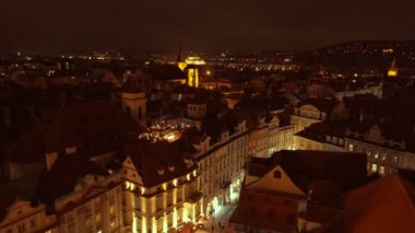 Prag'ın Havadan Panoramik Manzarası Gece Eski Şehir Meydanı'na Sahip