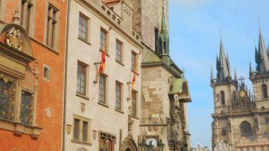 Saat Kulesi eski şehir Meydanı Prag'da gösterilen atış devirme