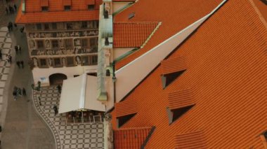 Eski Şehir Meydanı'ndan Petrin Park'a Prag Skyline Ultra Close-up Shot