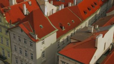 Güneşli Bir Günde Prag Eski Şehir Meydanı'nın Yakın Çekim Eğimli Havadan Çekimi