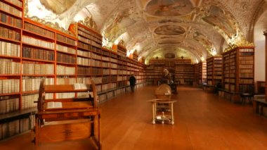 Geniş açı Strahov Manastırı Prag ana kütüphaneden görüntüsünü kaydırma