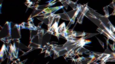 Keskin kristal parçalar, gökkuşağı prizmasının kenarları koyu bir arkaplana saçılmış.