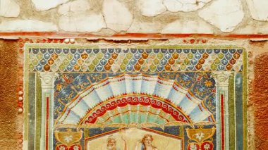 HERCULANEUM (Ercolano), İtalya, 15 APRIL 2024 - Neptün ve Amphitrite Hanedanı (Casa di Nettuno ed Anfritite), Herculaneum, Ercolano, Napoli, Campania, İtalya, M.S. 79 yılında Vesuvius Dağı tarafından gömüldü