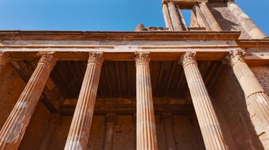 POMPEII (Pompei), İtalya, 14 APRIL 2024 - Pompeii Bazilikası MÖ 130-120 yılları arasında, Pompeii, Napoli, Campania, İtalya, M.S. 79 yılında Vesuvius tarafından gömülen antik Roma kenti