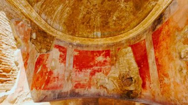 POMPEII (Pompei), İtalya, 14 Nisan 2024 - Necropoli di Porta Ercolano nekropolis, Pompeii, Napoli, Campania, İtalya, M.S. 79 yılında Vesuvius tarafından gömülen antik Roma kenti