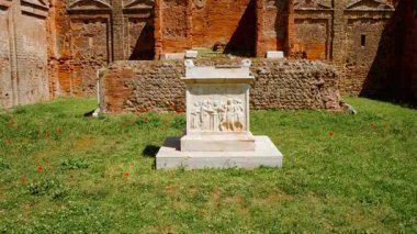 POMPEII (Pompei), İtalya, 16 APRIL 2024 - Genius Augusti Tapınağı (Tempio del Genio di Augusto, Tempio di Vespasiano), Pompeii, Napoli, Campania, İtalya