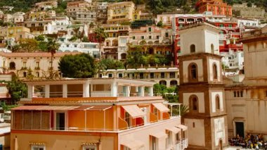 POSITANO, İtalya, 19 Nisan 2024 - Santa Maria Assunta Kilisesi, Positano, Amalfi Sahili, Napoli, Campania, İtalya