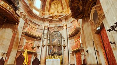 MAFRA, Portekiz, 15 Mayıs 2024 - Meryem Ana ve Mafya Aziz Anthony Bazilikası, Mafya Sarayı, Lizbon, Portekiz