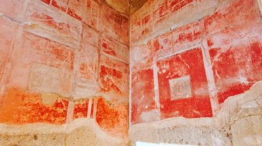 HERCULANEUM (Ercolano), İtalya, 18 APRIL 2024 - Argus Hanedanı (Casa d 'Argo), Herculaneum, Ercolano, Naples, Campania, İtalya, M.S. 79 yılında Vesuvius tarafından gömülen antik Roma kenti