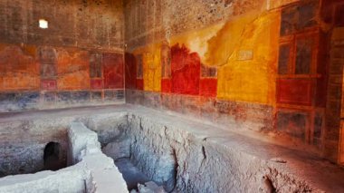 POMPEII (Pompei), İtalya, 20 APRIL 2024 - Menander Hanedanı 'nın özel hamamı (Casa del Menandro), Pompeii, Napoli, Campania, İtalya, M.S. 79 yılında Vesuvius tarafından gömülen antik Roma kenti