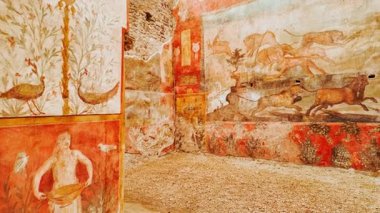 POMPEII (Pompei), İtalya, 20 APRIL 2024 - Roma freski Nil Deltasında Ceii Evi 'nde (Casa dei Ceii veya Casa della Caccia), Pompeii, Napoli, Campania, İtalya