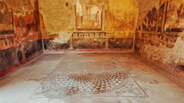 POMPEII (Pompei), İtalya, 20 APRIL 2024 - Jason ve Pelias 'ın Büyük Altın Küpler Salonu' ndaki tabloları (Casa degli Amorini Dorati), Pompeii, Napoli, Campania, İtalya