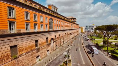 NAPLES, İtalya, 24 Nisan 2024 - Napoli Kraliyet Sarayı (Palazzo Reale di Napoli), Campania, İtalya