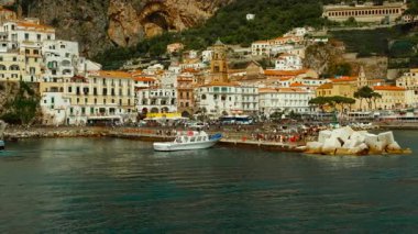 AMALFI, İtalya, 23 Nisan 2024 - Amalfi, Amalfi Sahili, Napoli, Campania, İtalya