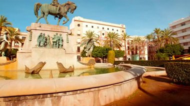 Jerez de la Frontera 'daki Plaza del Arenal, Endülüs, İspanya, güzel mimari ile çevrili, tarihle dolu, canlı merkezi bir meydan.