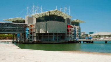 LISBON, Portekiz, 20 HAZİRAN 2023 - Fütürist mimarinin Lizbon, Portekiz 'de huzurlu su yollarıyla buluştuğu Uluslar Parkı' nın modern ihtişamını gözler önüne sermek