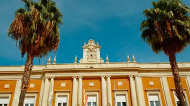 Huelva Belediye Binası, Ayuntamiento olarak da bilinir, Endülüs 'te, İspanya şehrin kalbinde etkileyici bir mimari sergiliyor.