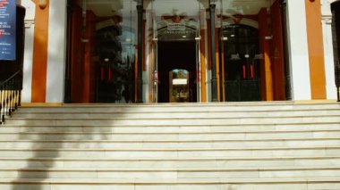 HUELVA, İspanya, 17 ECTOBER 2023 - Casa Colon, Huelva, Endülüs, İspanya, bir tesis çekiminde yakalandı, kentteki büyük dış görünüşünü ve kültürel önemini gözler önüne serdi