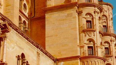 Malaga Katedrali, Endülüs, İspanya, La Manquita olarak da bilinir, bir mimari harikası, Rönesans tarzının ihtişamını göstermektedir.