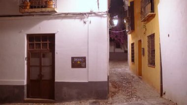 Grand ANADA, İspanya, 20 Kasım 2023 - Albaicin, Albayzin, Granada, Endülüs, İspanya 'nın dörtte biri, geceleri, Fas ve Endülüs tarzlarının ve geleneklerinin bir karışımını gösteriyor