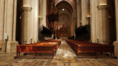 Tarragona Katedrali, Tarragona, İspanya 'da, 12. yüzyıldan kalma, Gotik ve Romen mimarisinin eşsiz bir harmanı.