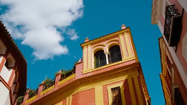 Eski Mahalle - Casco Antiguo - Seville, Endülüs, İspanya, tarihi simgeler, tapas barları ve canlı plazalarla dolu şehrin kalbi