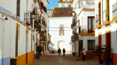 CORDOBA, circa 2023 - Eski Bölge, Casco Antiguo, Cordoba, Endülüs, İspanya, dar sokaklar, Mezquita, Roma Köprüsü ve sayısız tarihi hazinenin yuvası