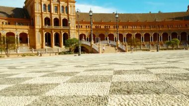 SEVILLE, circa 2023 - Endüstriyel Plaza de Espana, Seville, Endülüs, İspanya, 1929 Ibero-Amerikan Sergisi için inşa edildi, Anibal Gonzalez tarafından tasarlandı.