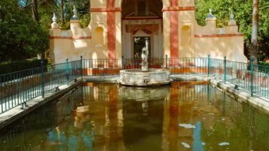 SEVILLE, circa 2023 - The Real Alcazar, Seville, Endülüs, İspanya Fas, Gotik ve Rönesans tarzları sergilenen bir kraliyet sarayı, Endülüs tarihi ile birlikte