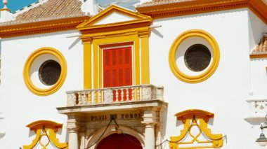 Plaza de Toros de la Real Maestranza de Caballeria de Sevilla, Seville, Endülüs, İspanya, tarihi boğa güreşi arenası.