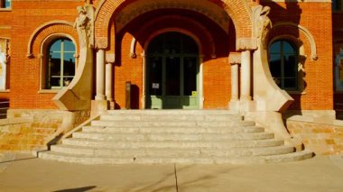 BARCELONA, İspanya, 15 Mart 2023 - İspanya 'nın Barcelona şehrinde bulunan Sant Pau Art Nouveau Sitesi, Domenech i Montaner tarafından tasarlandı ve 20. yüzyılda bir hastane olarak inşa edildi.