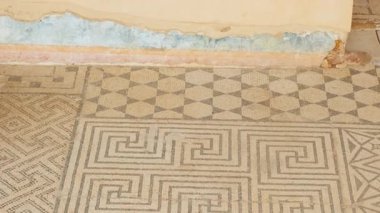 Merida, İspanya 'daki Casa del Mitreo, taş sütunların ve mozaik desenlerin geçmişte yaşadığı antik Roma' nın hikayelerini fısıldıyor.