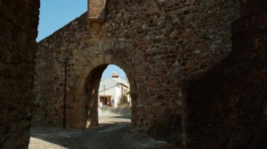 MARVAO, Portekiz, 25 Haziran 2023 - Marvao, Alentejo, Portekiz, Serra de Sao Mamede tepesine tünemiş panoramik manzaralar, ortaçağ tarihi ve Portekiz kırsalının gerçek bir tadı sunar