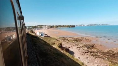 DEVON, takriben 2022 - İngiltere 'nin Güney Devon sahilleri boyunca buharlı trenle seyahat