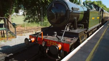 DARTMOUTH, takriben 2022 - Dartmouth Buhar Demiryolu, Devon, İngiltere, İngiltere 'de Paignton ve Kingswear arasında 7 millik bir miras demiryolu