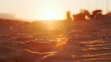 İngiltere 'nin popüler bir tatil beldesi olan İngiltere' nin Deven kentindeki Exmouth plajının günbatımı manzarasını kuruyoruz.