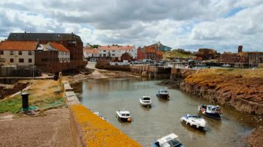 DUNBAR, takriben 2022 - İskoçya 'nın güzel deniz kenarı kasabası Dunbar' ın 1574 yılına dayanan bir limanı var.