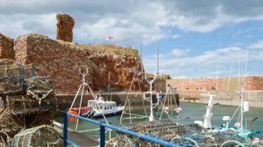 DUNBAR, takriben 2022 - İskoçya 'nın güzel deniz kenarı kasabası Dunbar' ın 1574 yılına dayanan bir limanı var.