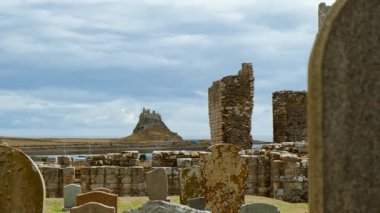 LINDISFARNE, takriben 2022 - İngiltere 'nin Northumberland kentindeki Kutsal Lindisfarne Adası' nın M.S. 6. yüzyıla dayanan kayıtlı tarihi
