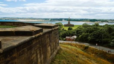 Bir zamanlar Northumberland, İngiltere 'nin en büyük güçlendirilmiş alanlarından biri olan Tynemouth Manastırı ve Kalesi' nin çekimleri yapılıyor.