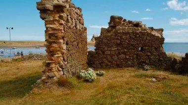 LINDISFARNE, takriben 2022 - İngiltere 'nin Northumberland kentindeki Kutsal Lindisfarne Adası' nın M.S. 6. yüzyıla dayanan kayıtlı tarihi