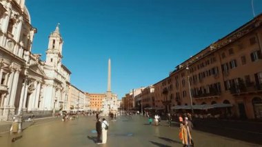 ROME, 2022 dolaylarında Roma, İtalya 'daki Piazza Navona' nın hiperlapası. 15. yüzyılda inşa edilen Piazza, Barok mimarisinin çarpıcı bir örneğidir.