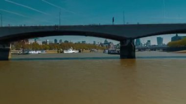 Thames Nehri, Londra, İngiltere'de bir tekne gezisi, durmadan Pov Hyperlapse