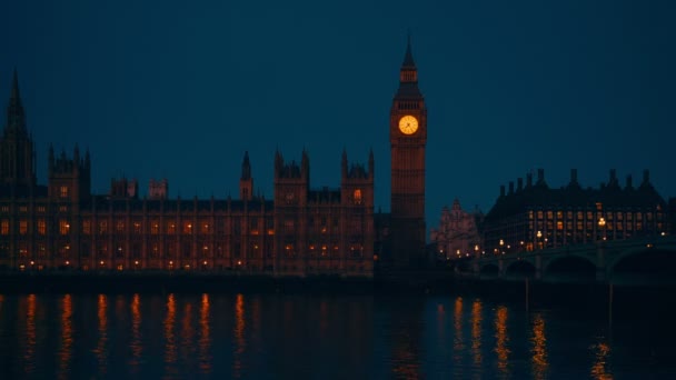 Big Ben, Westminster ve Dawn tarafından Parlamentosu evleri — Stok video