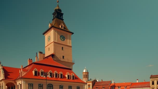 Ciudad rumana de Brasov Plaza de Armas (Piata Sfatului ) — Vídeo de stock