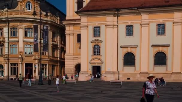 Румынский город Сибиу - Большая площадь (Piata Mare ) — стоковое видео