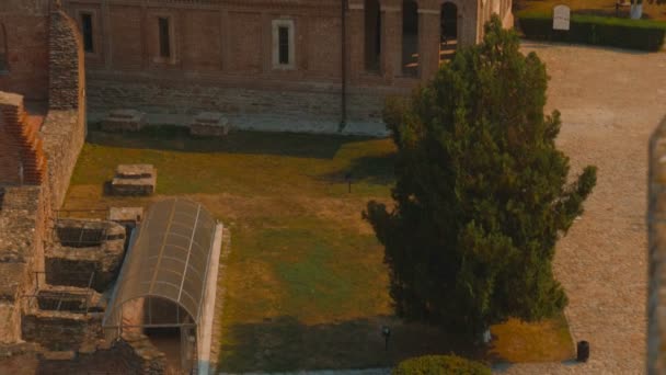 Inclinaison ultra gros plan depuis la tour Chindia à Targoviste, Roumanie 