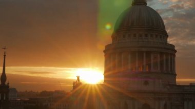 Londra'da St Paul Katedrali tarafından Dramatik Sunset, İngiltere - Telephoto Shot Küçük Diyafram