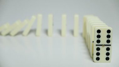 Domino etkisi (zincir reaksiyonu)-Double Six üzerinde odaklanmak