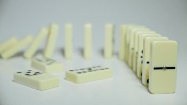 Domino etkisi (zincir reaksiyonu) - çift sıfıra odaklanmak